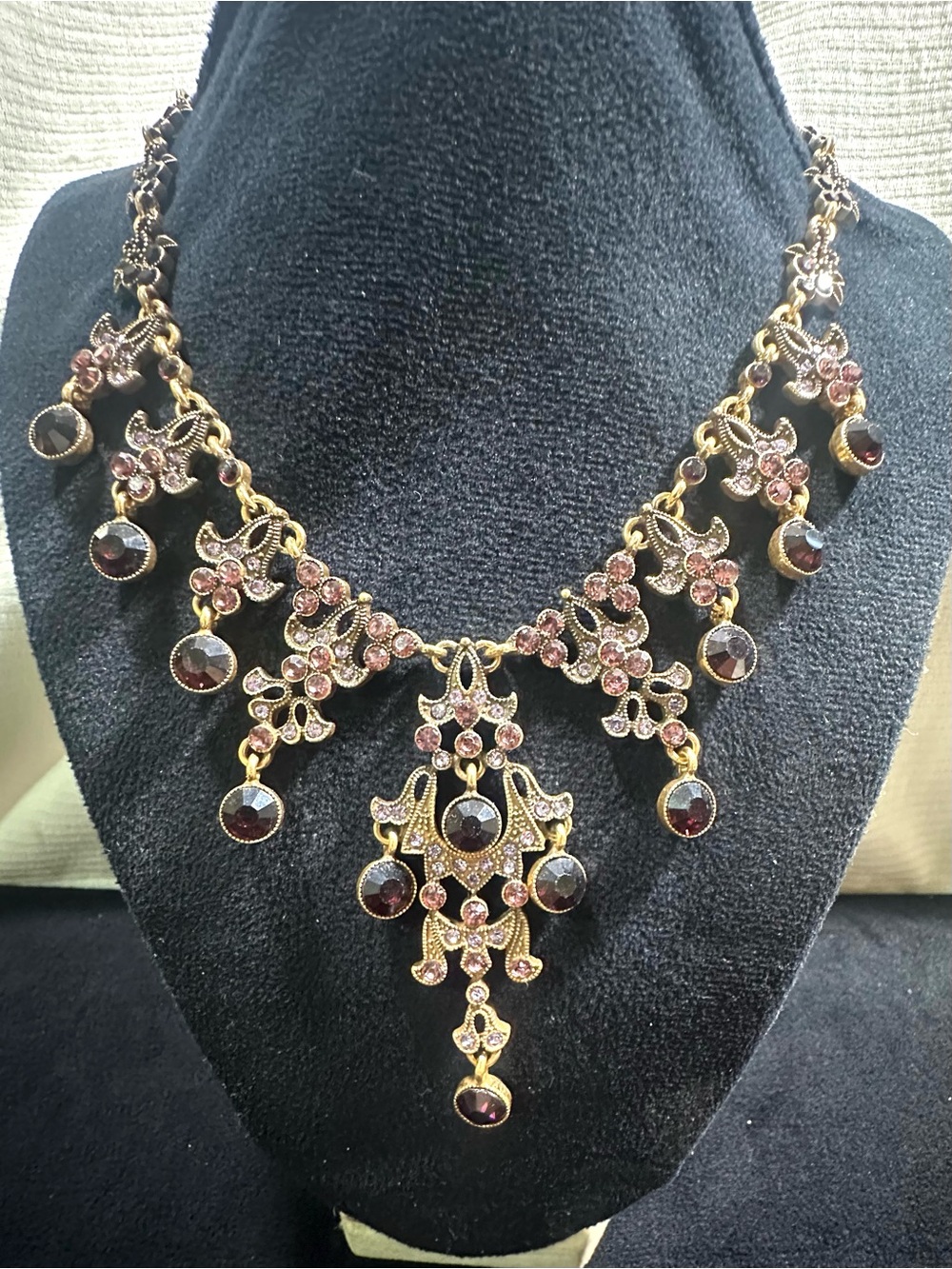 Vtg: Stunning Pink & Cranberry Rhinestone Articulated Festoon Bib Style Necklace